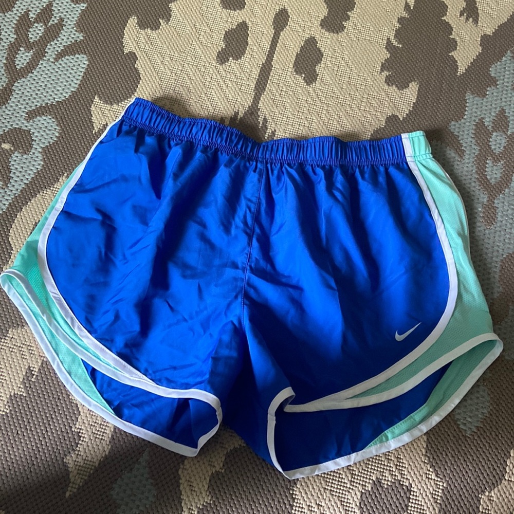 Nike Women’s tempo running short